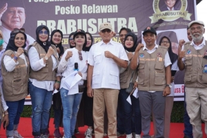 Mayjend TNI (Purn) Musa Bangun dan Relawan